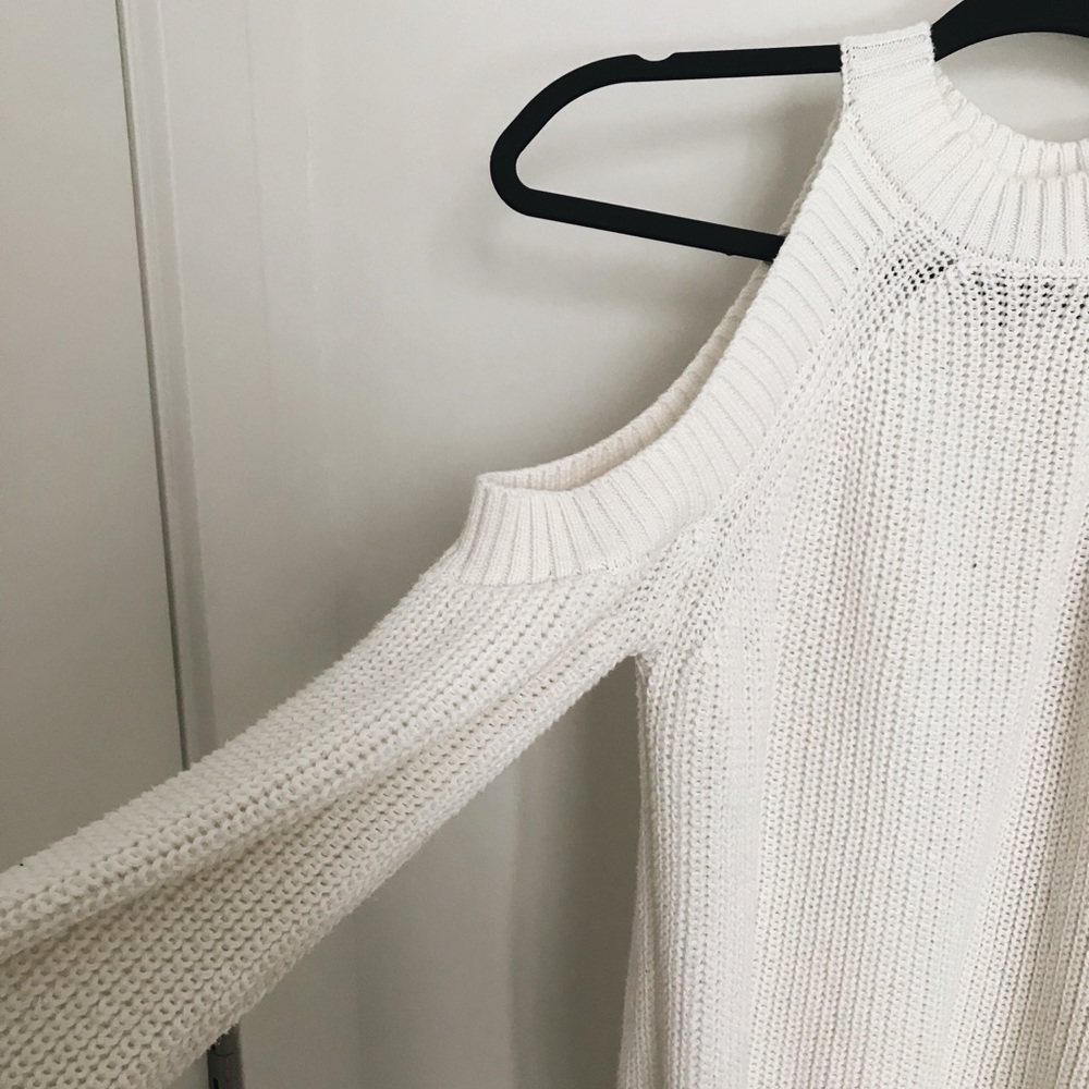 White Cold Shoulder Top - Picture 2 of 4
